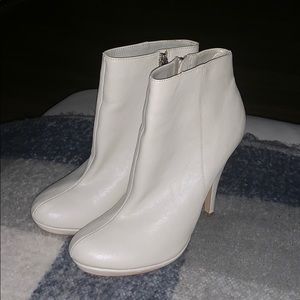 Colin Stuart white booties